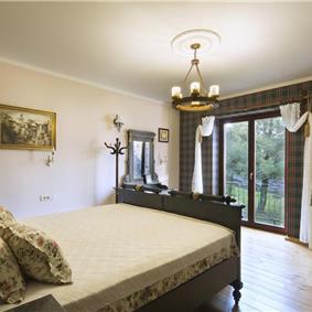5 bedroom bayside villa with pool near Kotor, sleeps 12